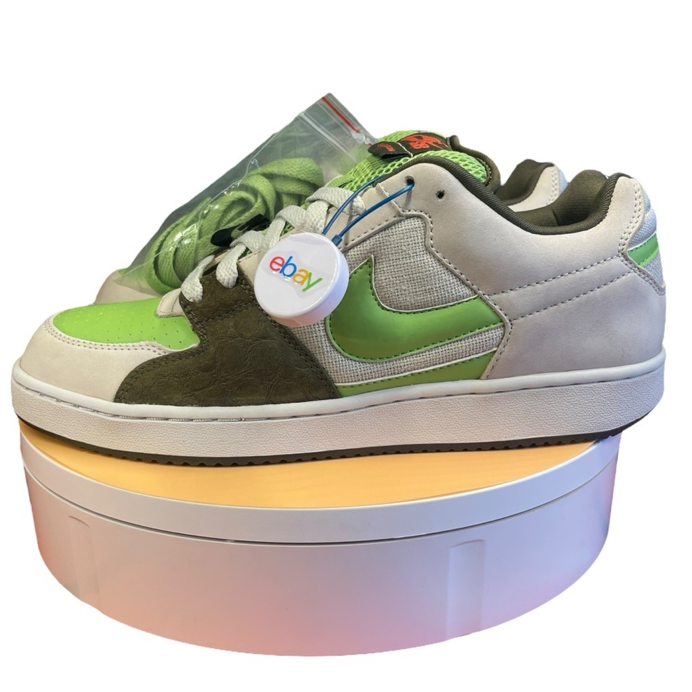 Rare (1 of 24 EVER made) 2007 Nike SB team edition “SHREK” sample sneaks. Size 9